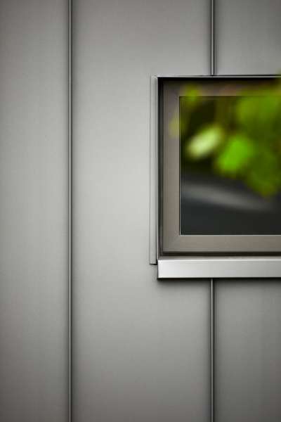 Durable steel profiles house physiotherapists who keep you strong, Ranunkelvej 11A, 6900 Skjern, Denmark